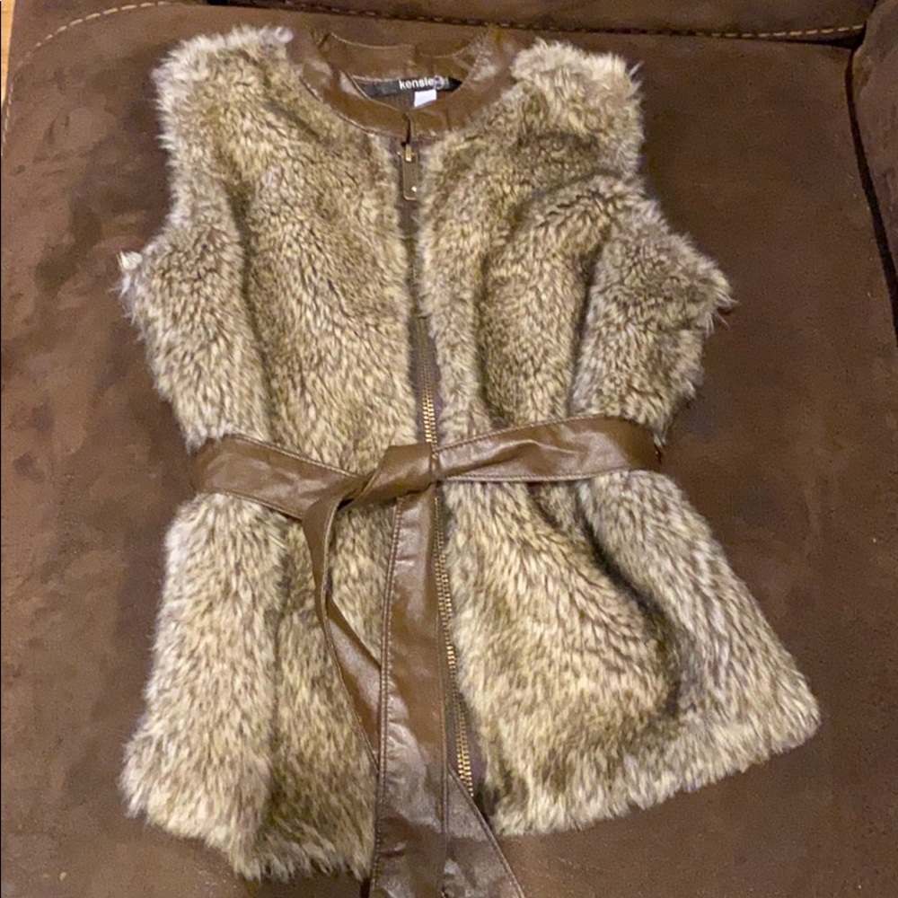 Girls Kensie Girl faux fur vest with belt